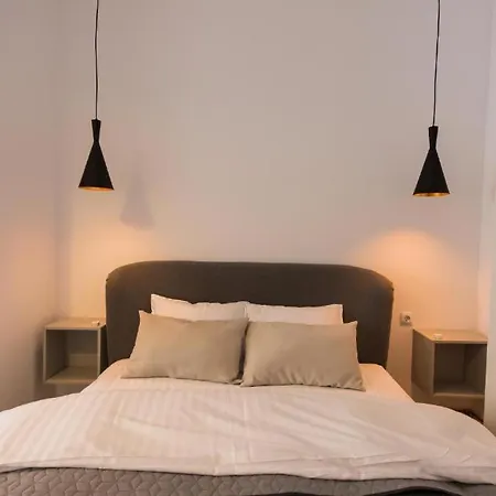 Habitat - The Old Center Flat *